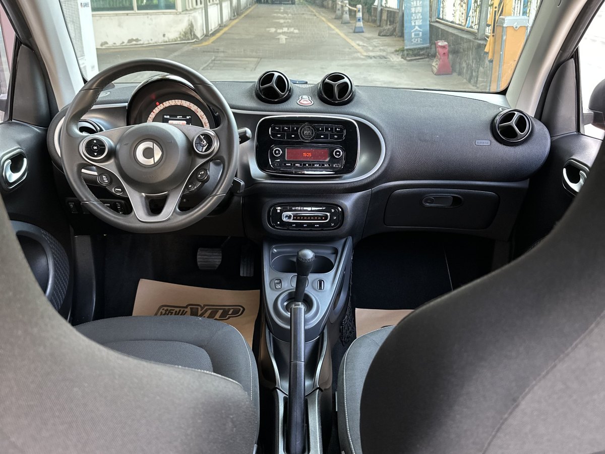 smart fortwo  2018款 1.0L 52千瓦硬頂激情版圖片