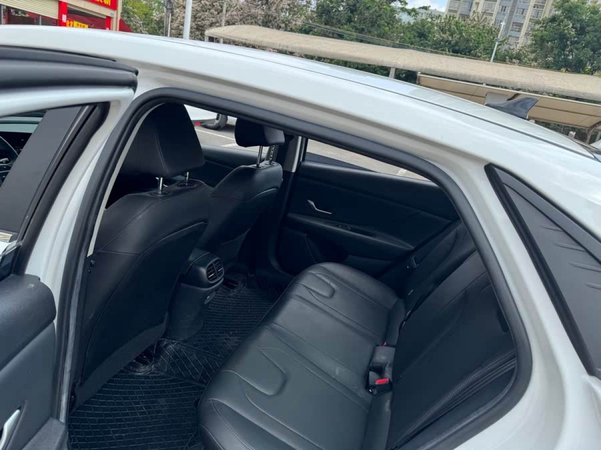 現(xiàn)代 伊蘭特  2022款 1.5L CVT LUX尊貴版圖片