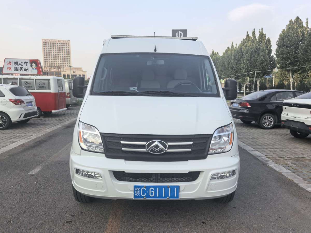 上汽大通 V80  2023款 2.0T PLUS AMT全能王長(zhǎng)軸中頂6/7/8/9座圖片