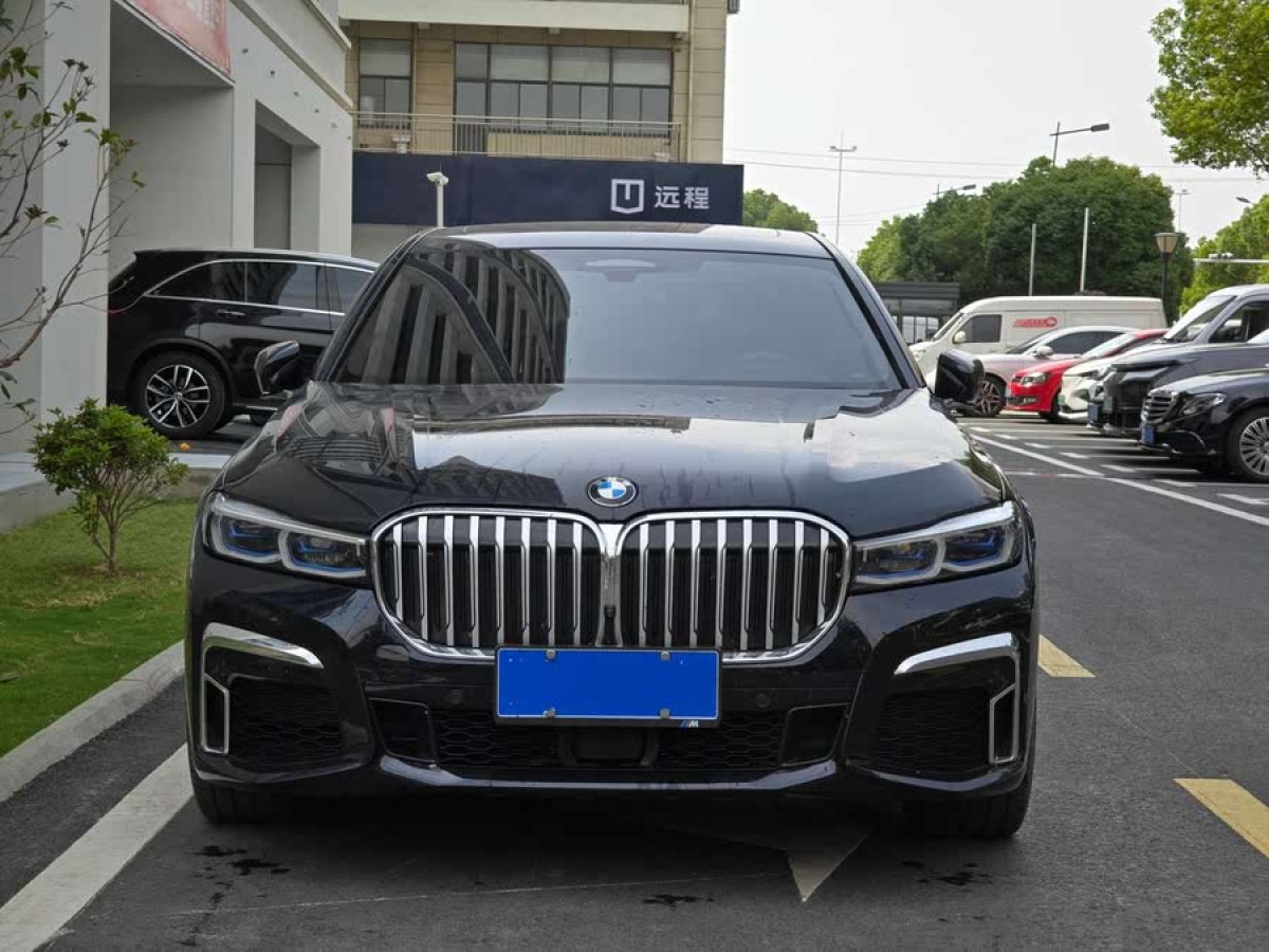 寶馬 寶馬7系  2019款  740Li xDrive 行政型 M運(yùn)動(dòng)套裝圖片