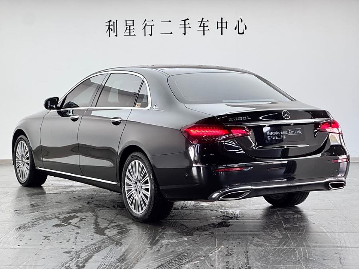 奔馳 奔馳E級(jí)  2022款 改款三 E 300 L 豪華型圖片