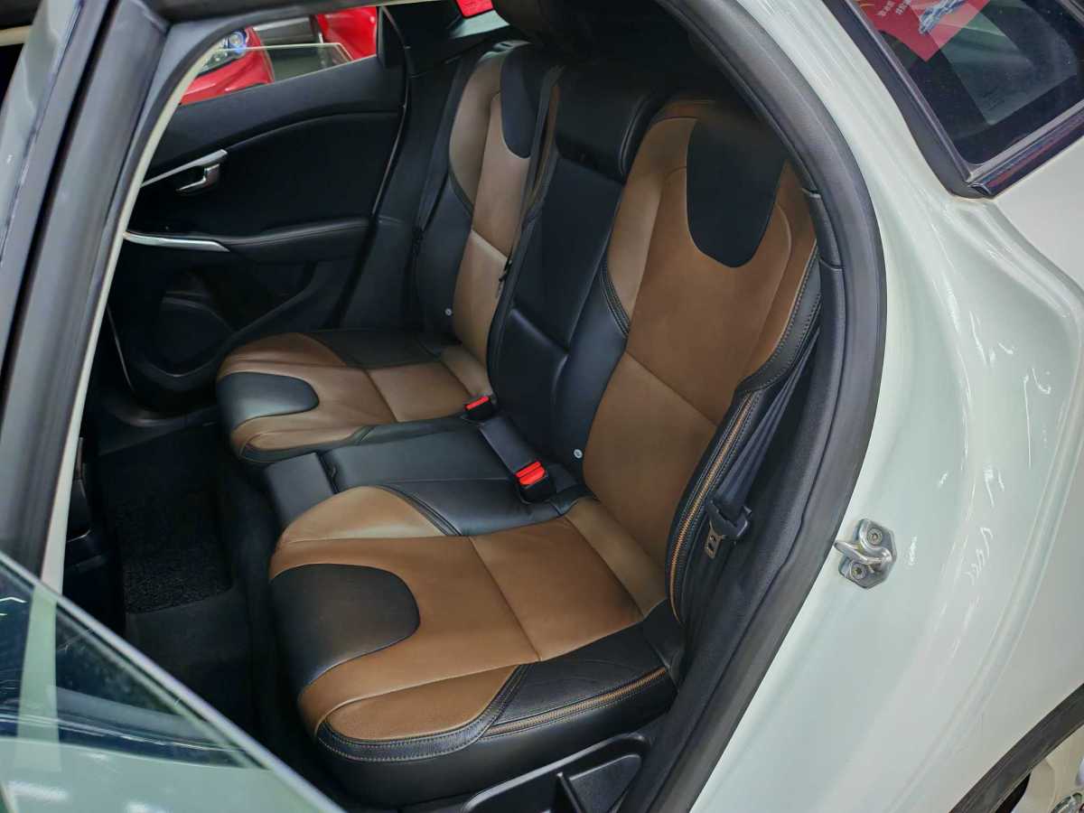 沃爾沃 V40  2014款 Cross Country T5 AWD 智雅版圖片