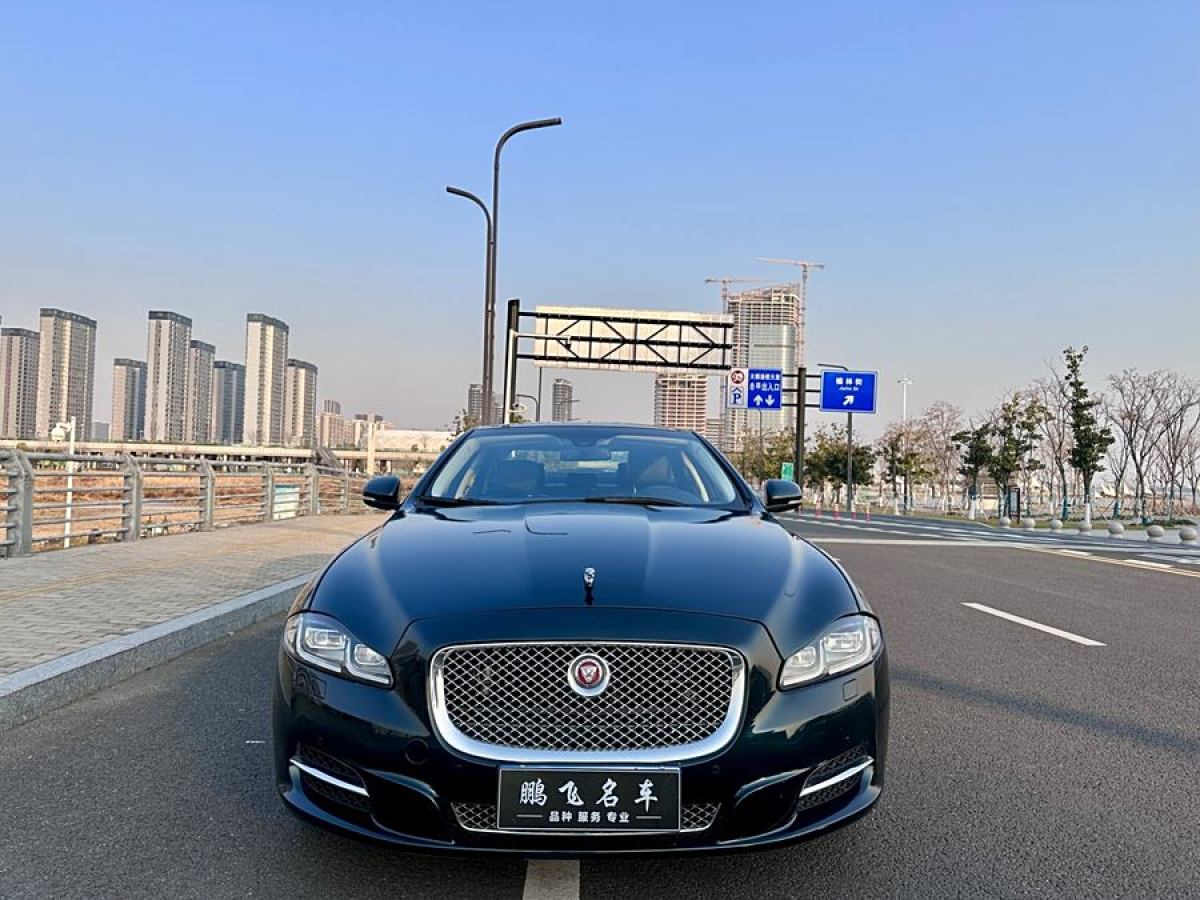 捷豹 XJ  2015款 XJL 2.0T 兩驅(qū)全景商務(wù)版圖片