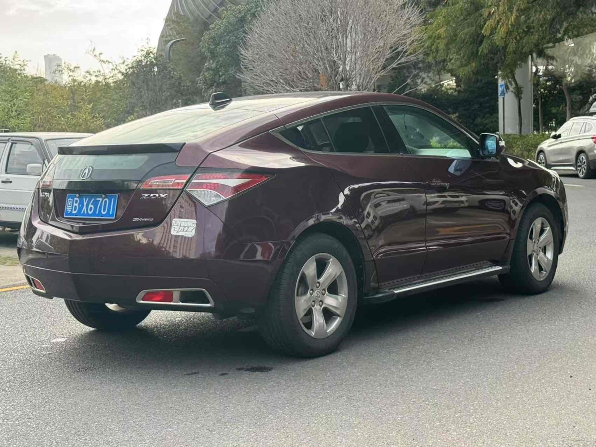 謳歌 ZDX  2012款 3.7 標(biāo)準(zhǔn)版圖片