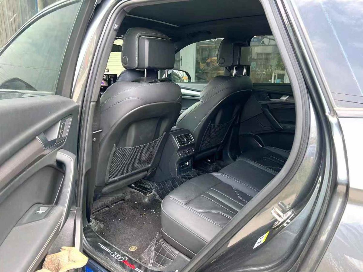 奧迪 奧迪Q5 e-tron  2023款 40 e-tron 星耀型 影武士版圖片
