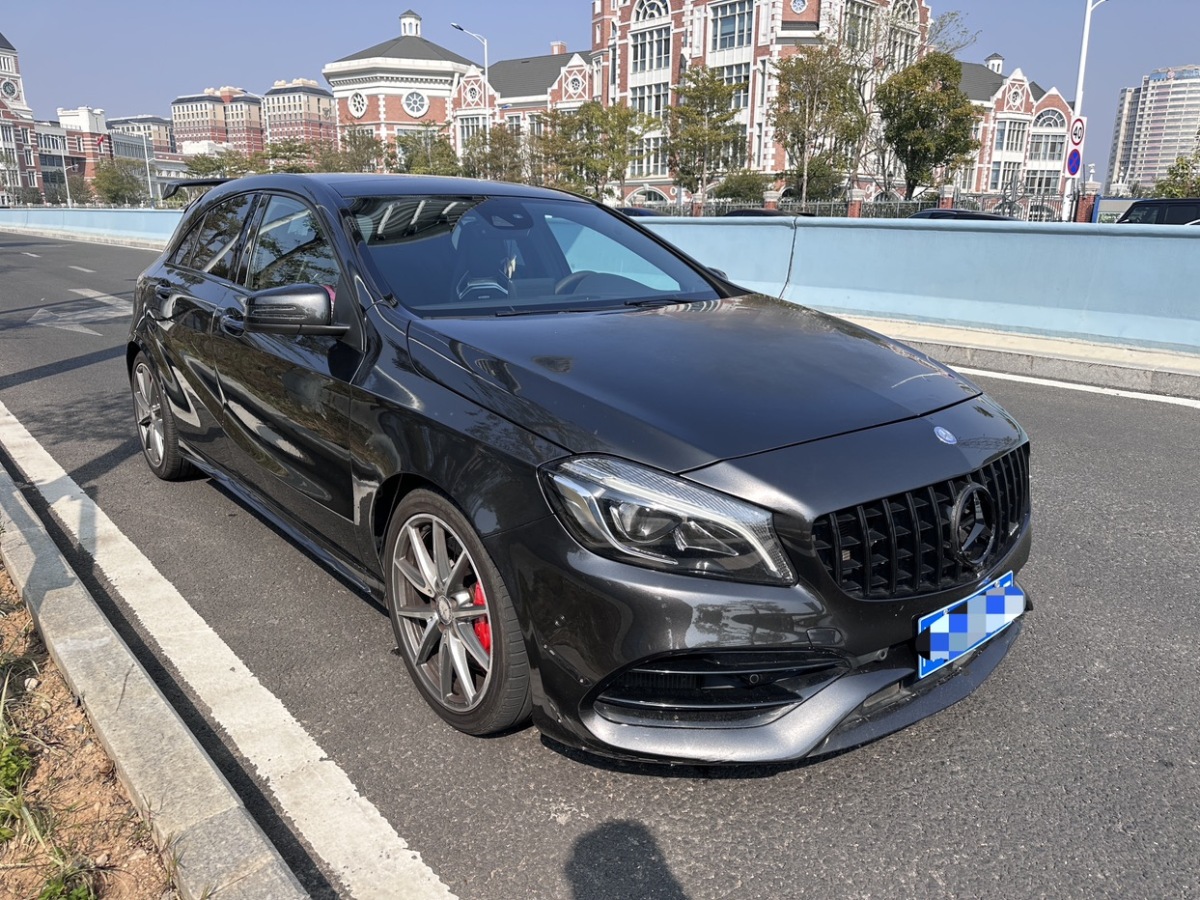 奔馳 奔馳A級AMG  2017款 AMG A 45 4MATIC 暗夜雷霆限量版圖片