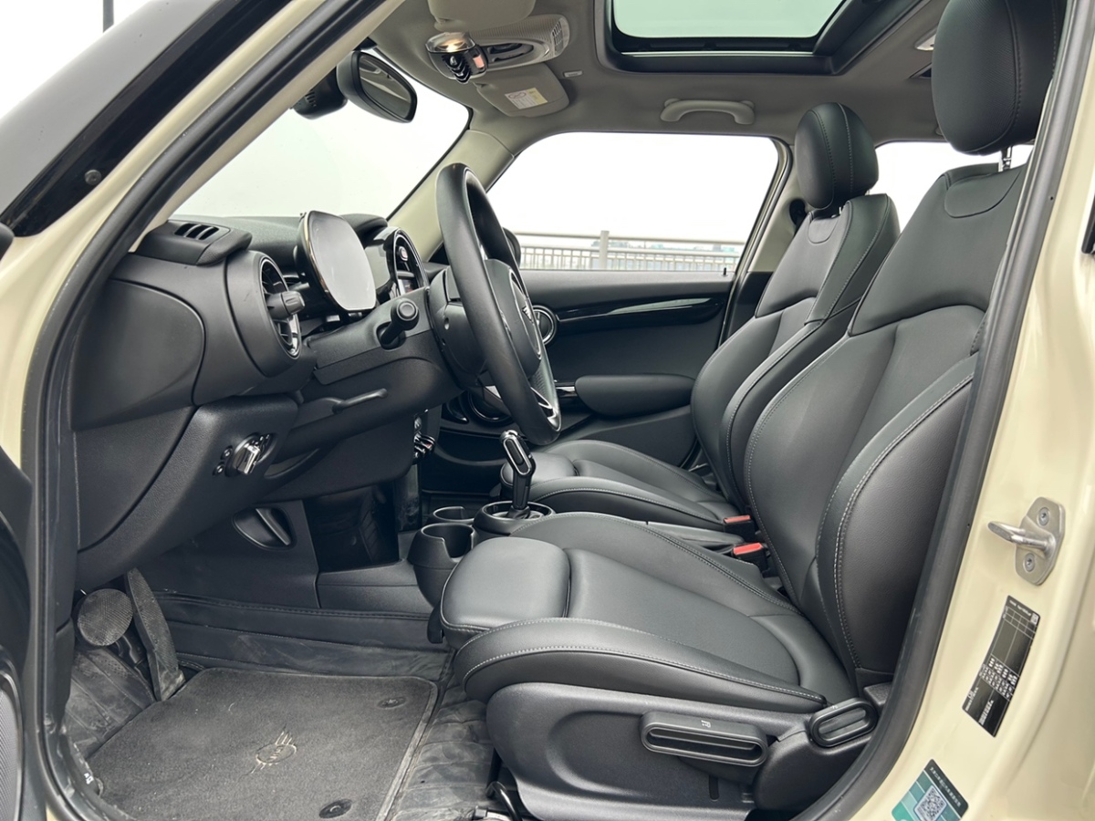 MINI MINI  2021款 1.5T COOPER 經(jīng)典派 五門版圖片