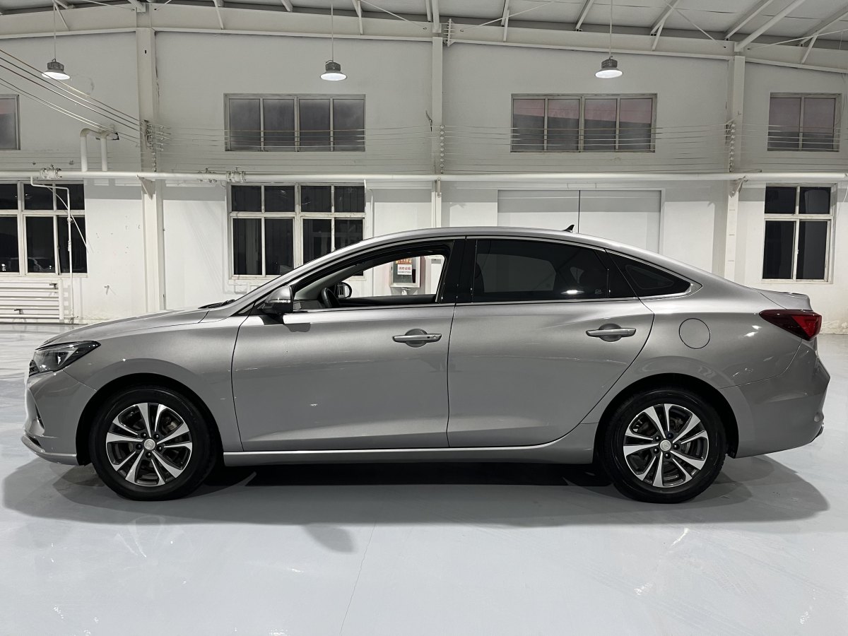 長(zhǎng)安 逸動(dòng)  2021款 PLUS 藍(lán)鯨NE 1.4T GDI DCT尊貴型圖片