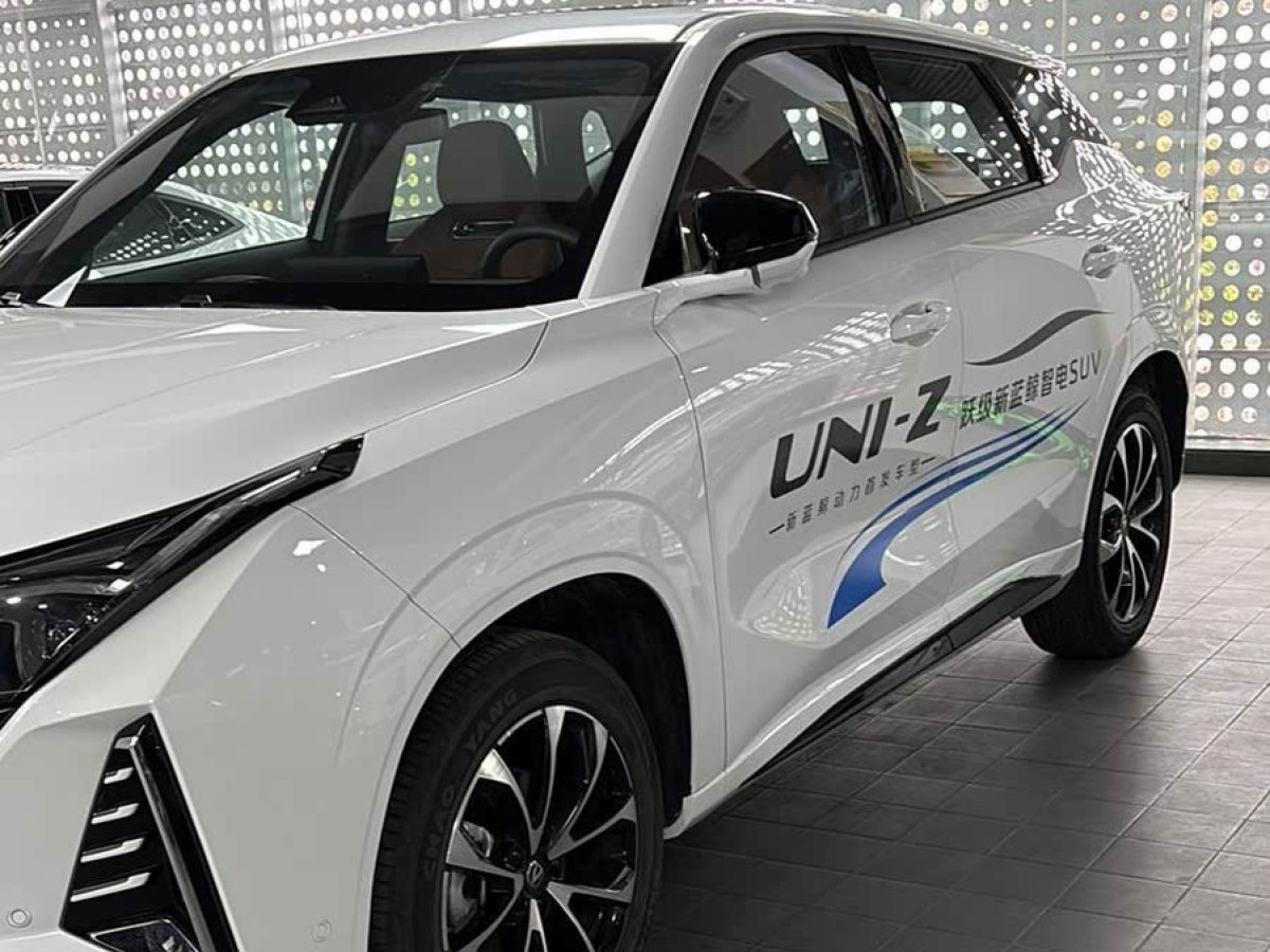 長安 長安UNI-Z新能源  2024款 藍(lán)鯨智電iDD 125km 卓越型圖片