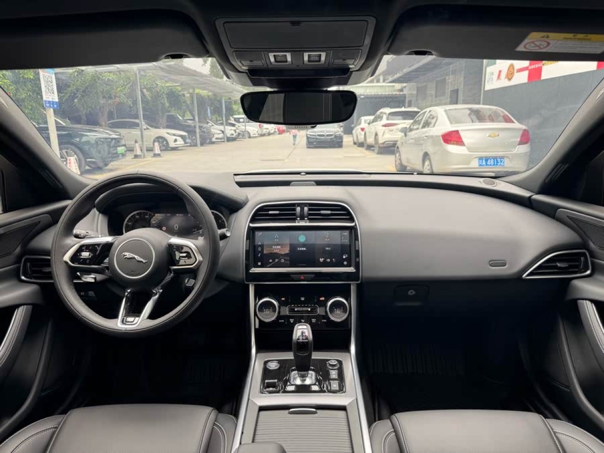 捷豹 XEL  2023款 2.0T 200PS R-DYNAMIC 青春運(yùn)動(dòng)版圖片