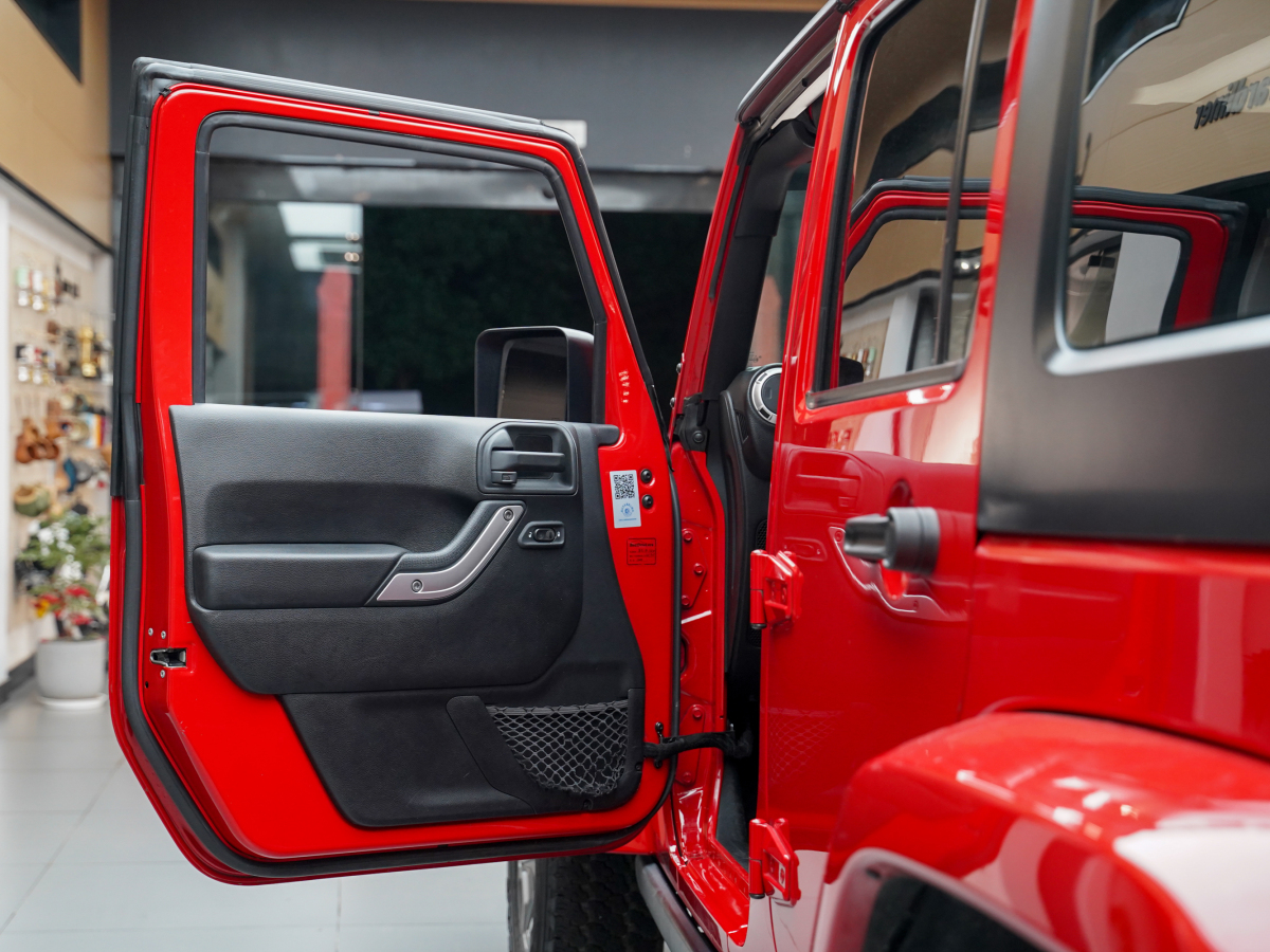 Jeep 牧马人  2015款 3.0L Sahara 四门版图片