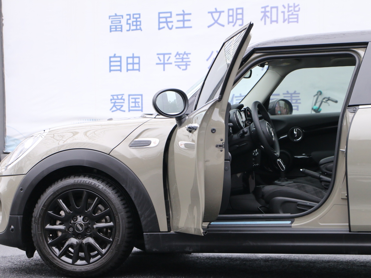 2019年6月MINI MINI  2019款 1.5T COOPER 經(jīng)典派 五門版