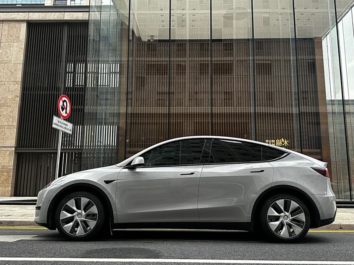 特斯拉 Model 3  2022款 后輪驅(qū)動版圖片