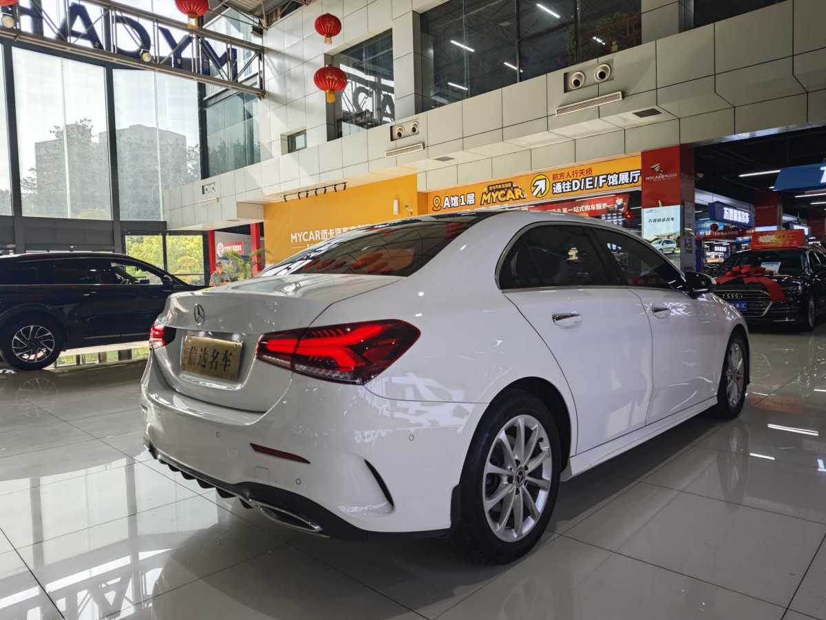 奔馳 奔馳A級(jí)  2022款 改款 A 200 L 運(yùn)動(dòng)轎車動(dòng)感型圖片