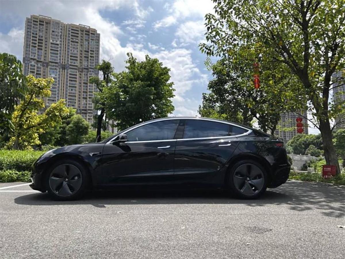 特斯拉 Model Y  2020款 改款 標(biāo)準(zhǔn)續(xù)航后驅(qū)升級(jí)版圖片