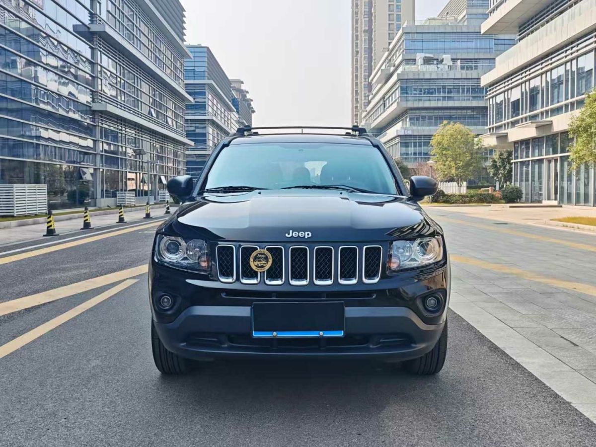 Jeep 指南者  2015款 2.0L 兩驅(qū)豪華版圖片