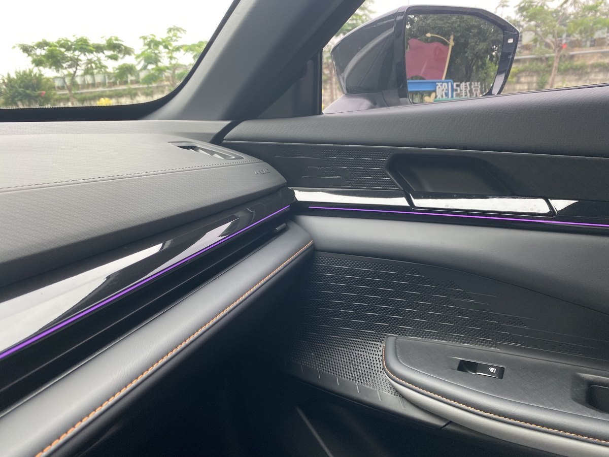 長安 長安UNI-V  2023款 1.5T 尊貴型圖片