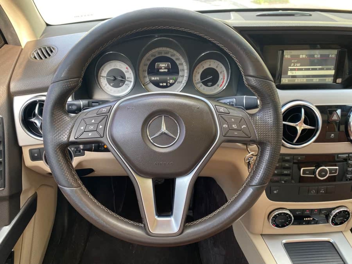 奔馳 奔馳GLK級(jí)  2013款 GLK 300 4MATIC 動(dòng)感天窗型圖片