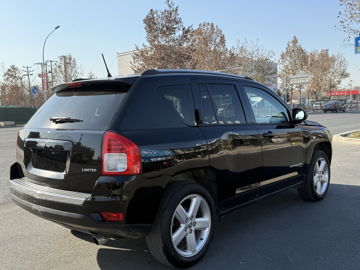 Jeep 指南者  2012款 2.4L 四驅(qū)豪華版圖片