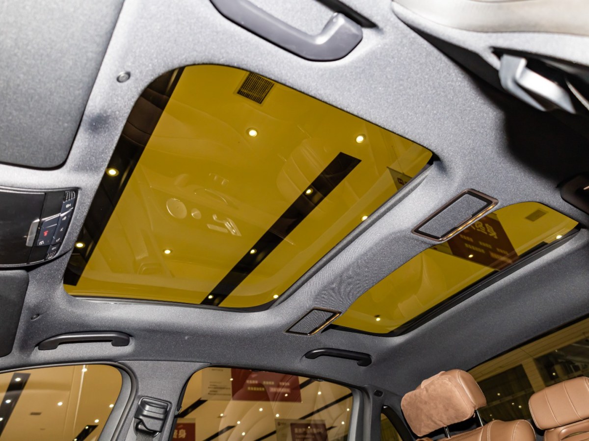 奔驰 奔驰E级  2022款 改款三 E 300 L 运动豪华型图片