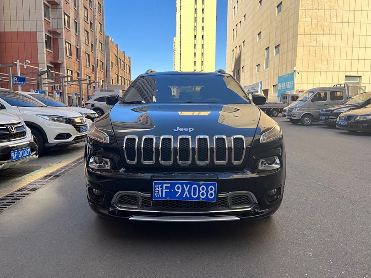 Jeep 自由光  2017款 2.4L 專業(yè)智能版圖片