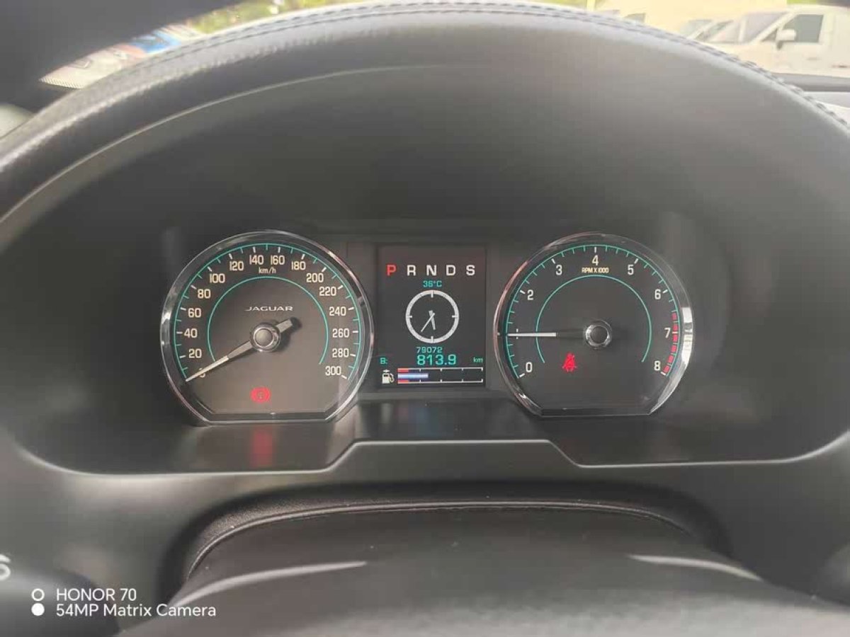 捷豹 XF  2015款 XF 2.0T 風(fēng)華版圖片