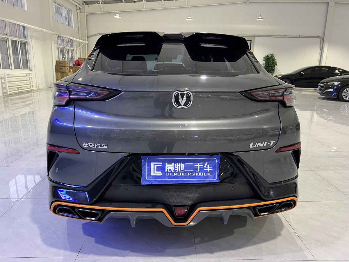 長(zhǎng)安 UNI-T  2022款 1.5T 運(yùn)動(dòng)版 尊貴型圖片