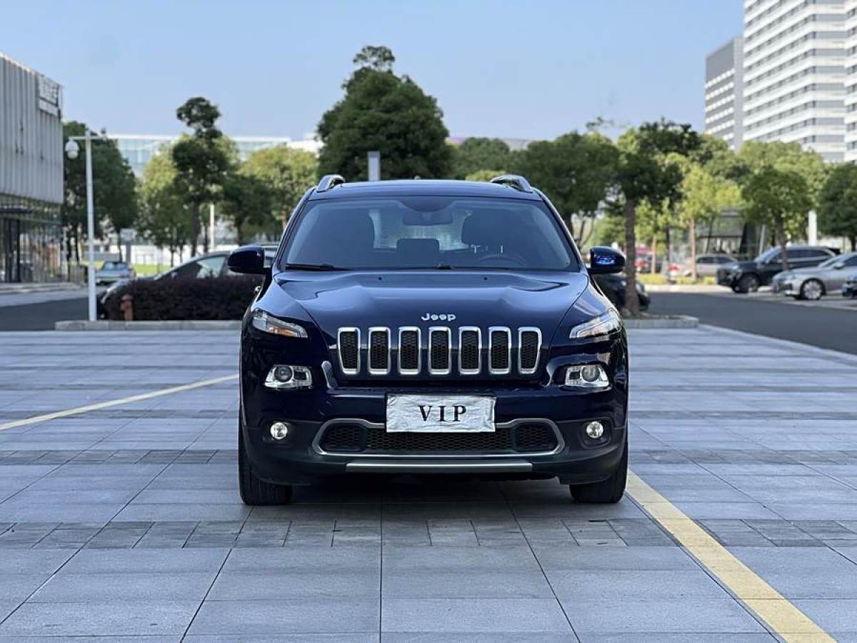 Jeep 自由光  2017款 2.0L 優(yōu)越版圖片