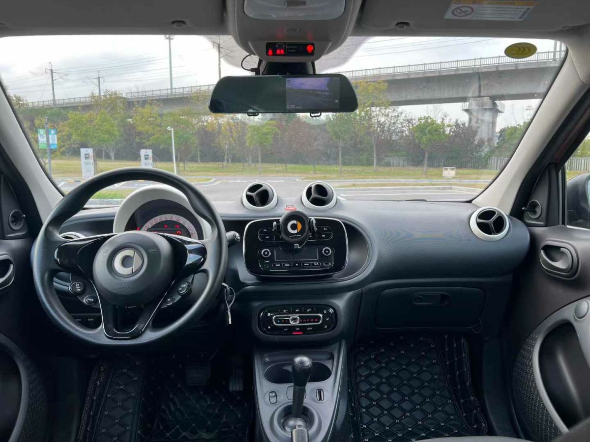 2017年1月smart forfour  2017款 0.9T 66千瓦摯愛(ài)特別版