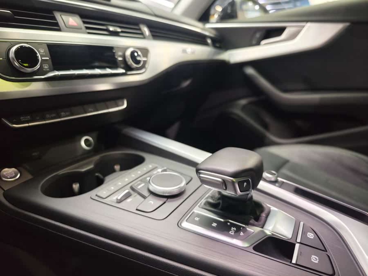 奧迪 奧迪A4L  2018款 30周年年型 45 TFSI quattro 個性運動版圖片