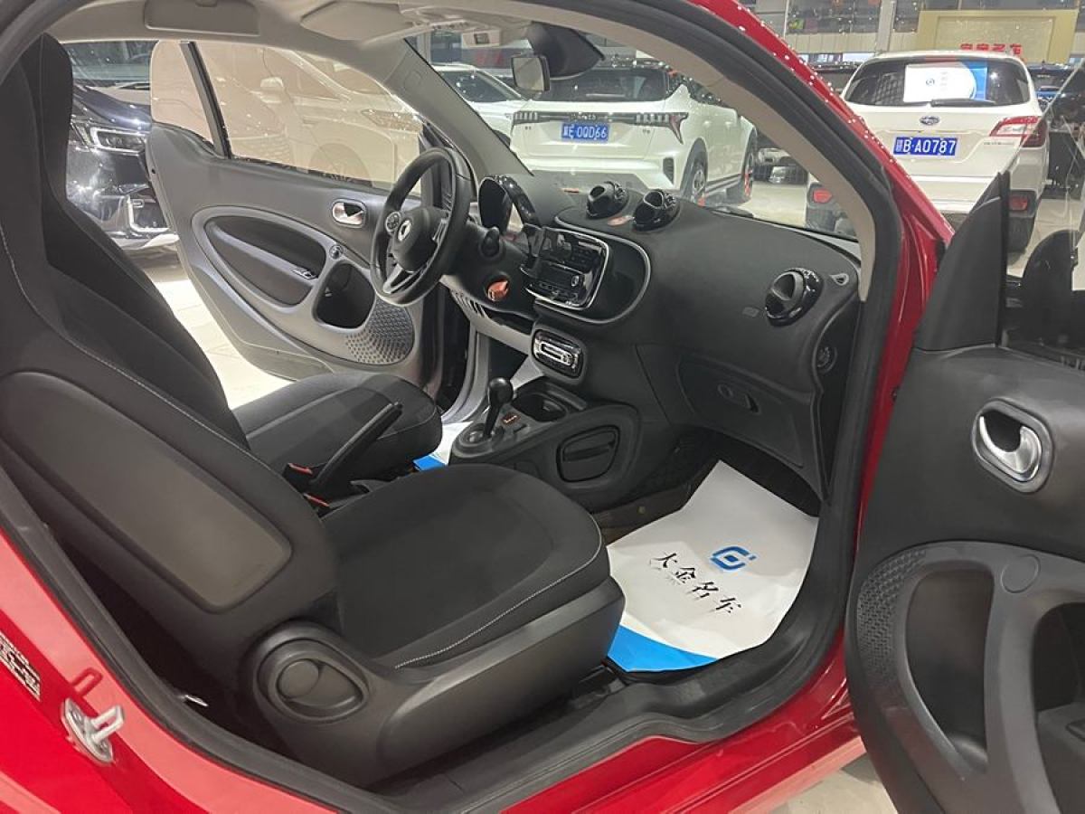 smart fortwo  2019款 0.9T 66千瓦硬頂風(fēng)擎版 國VI圖片