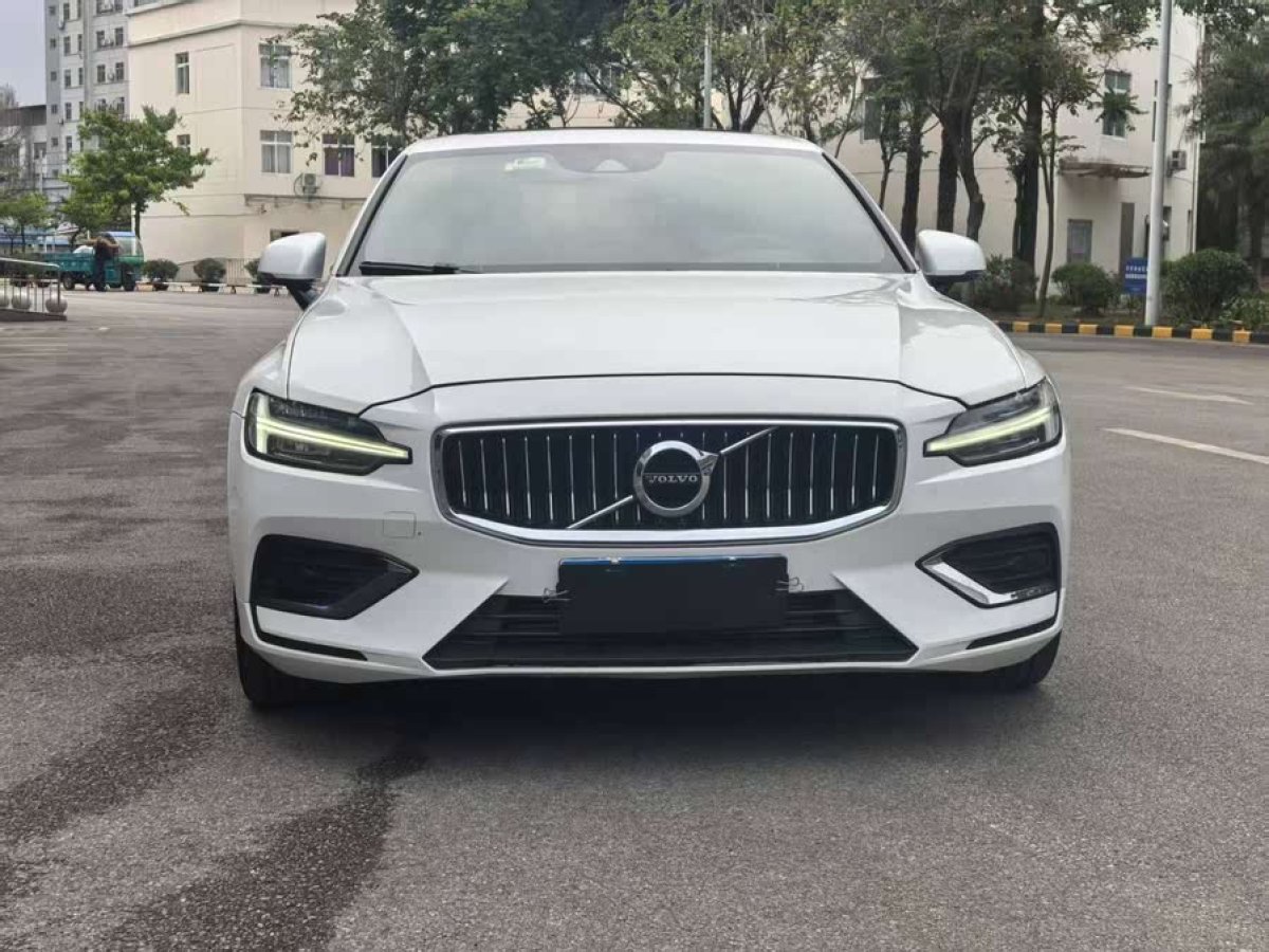沃爾沃 S60L  2021款 T4 智逸豪華版圖片
