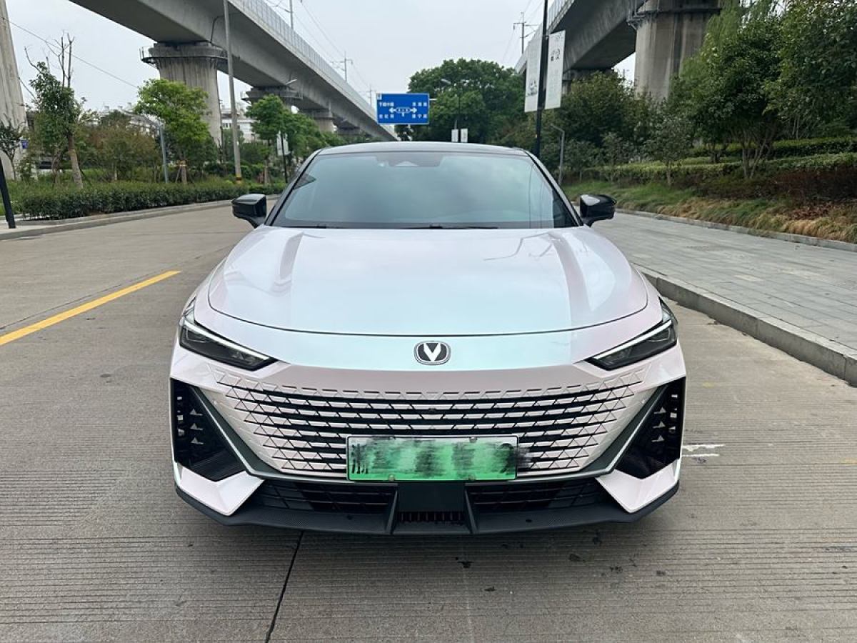 2023年7月長(zhǎng)安 長(zhǎng)安UNI-V 智電iDD  2023款 智電iDD 1.5T 113km智酷型