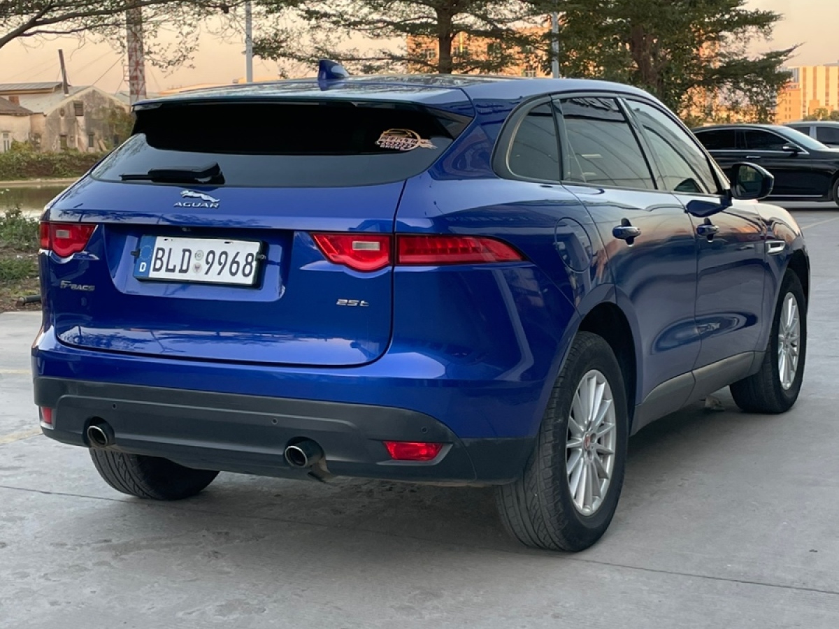 捷豹 F-PACE  2018款 2.0T 兩驅(qū)都市尊享版圖片