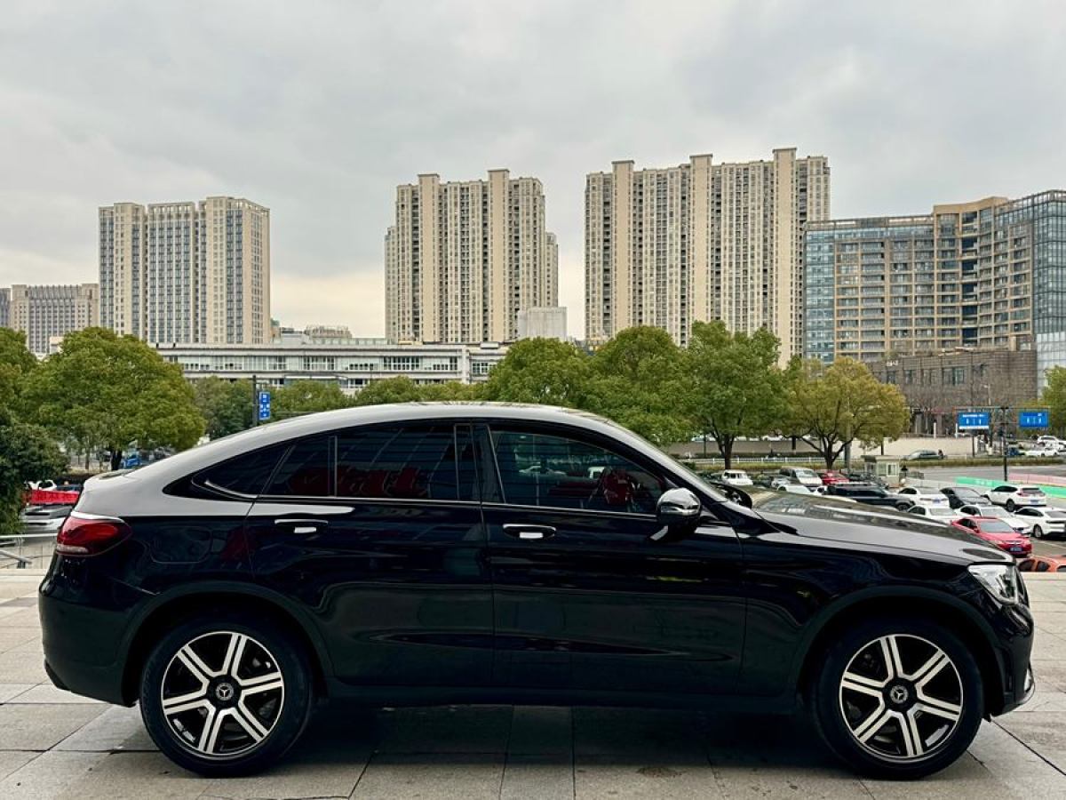 奔馳 奔馳GLC  2021款 GLC 260 4MATIC 轎跑SUV圖片