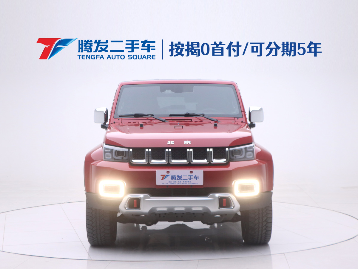 北京 BJ40  2023款 2.0T 自動(dòng)四驅(qū)城市獵人版?zhèn)b客型圖片