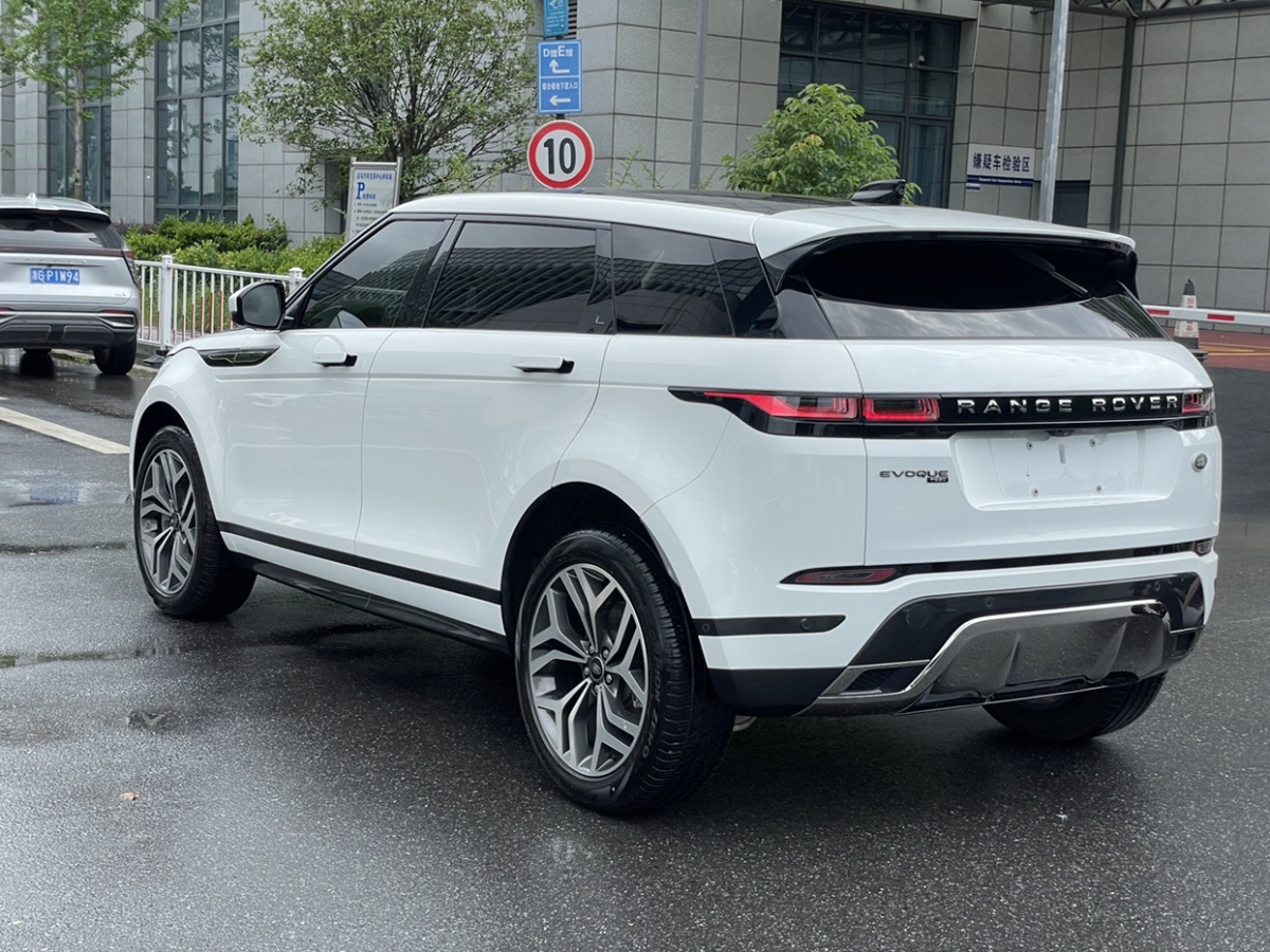 路虎 攬勝極光  2022款 極光L 249PS R-Dynamic HSE 奢享版圖片