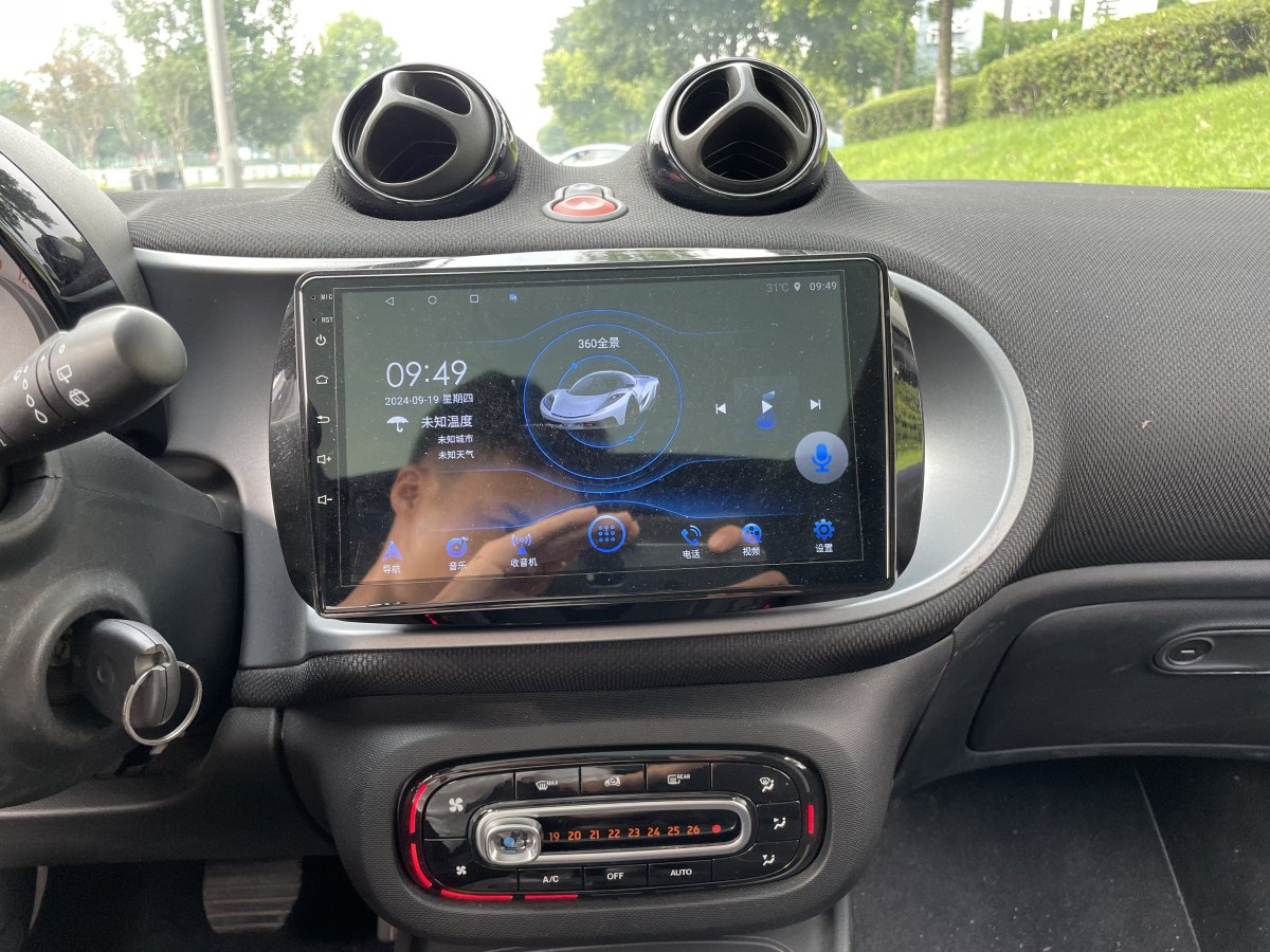 smart fortwo  2019款 0.9T 66千瓦硬頂風(fēng)擎版 國(guó)VI圖片