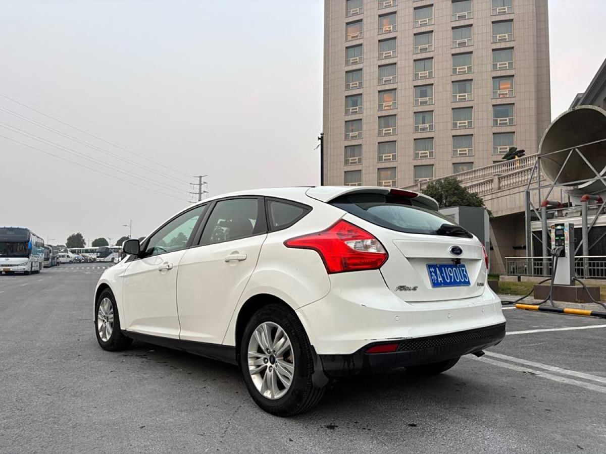 福特 ?？怂? 2012款 兩廂 1.6L 手動(dòng)舒適型圖片