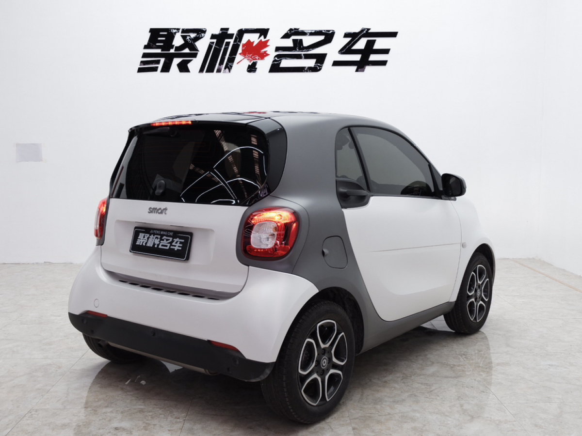 smart fortwo  2019款 0.9T 66千瓦硬顶风擎版 国VI图片