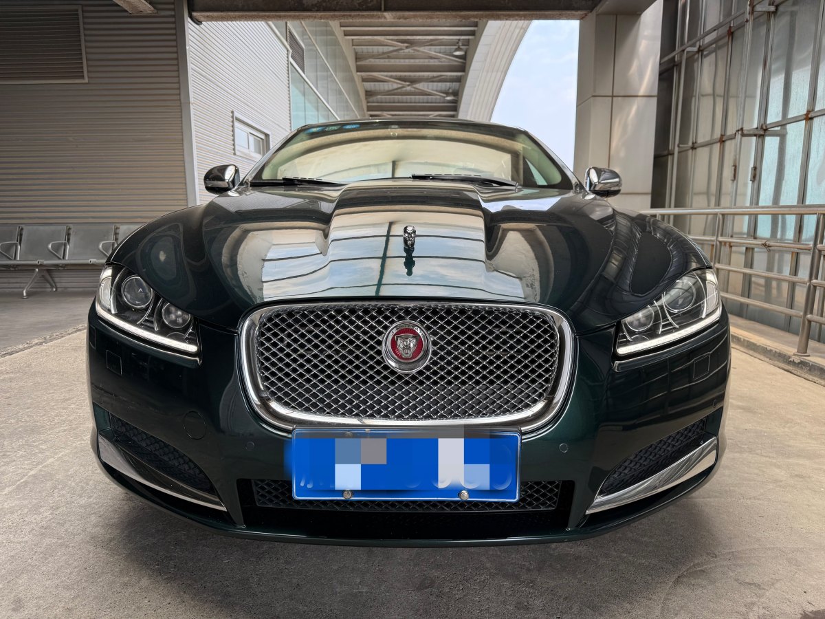 捷豹 XF  2015款 XF 2.0T 豪華版圖片