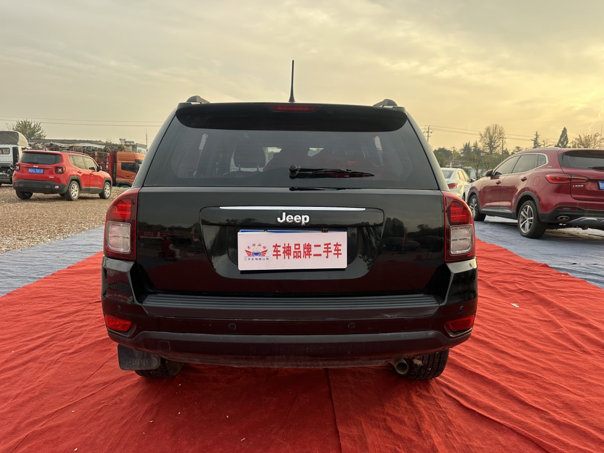 Jeep 指南者  2013款 2.0L 兩驅(qū)運動版圖片