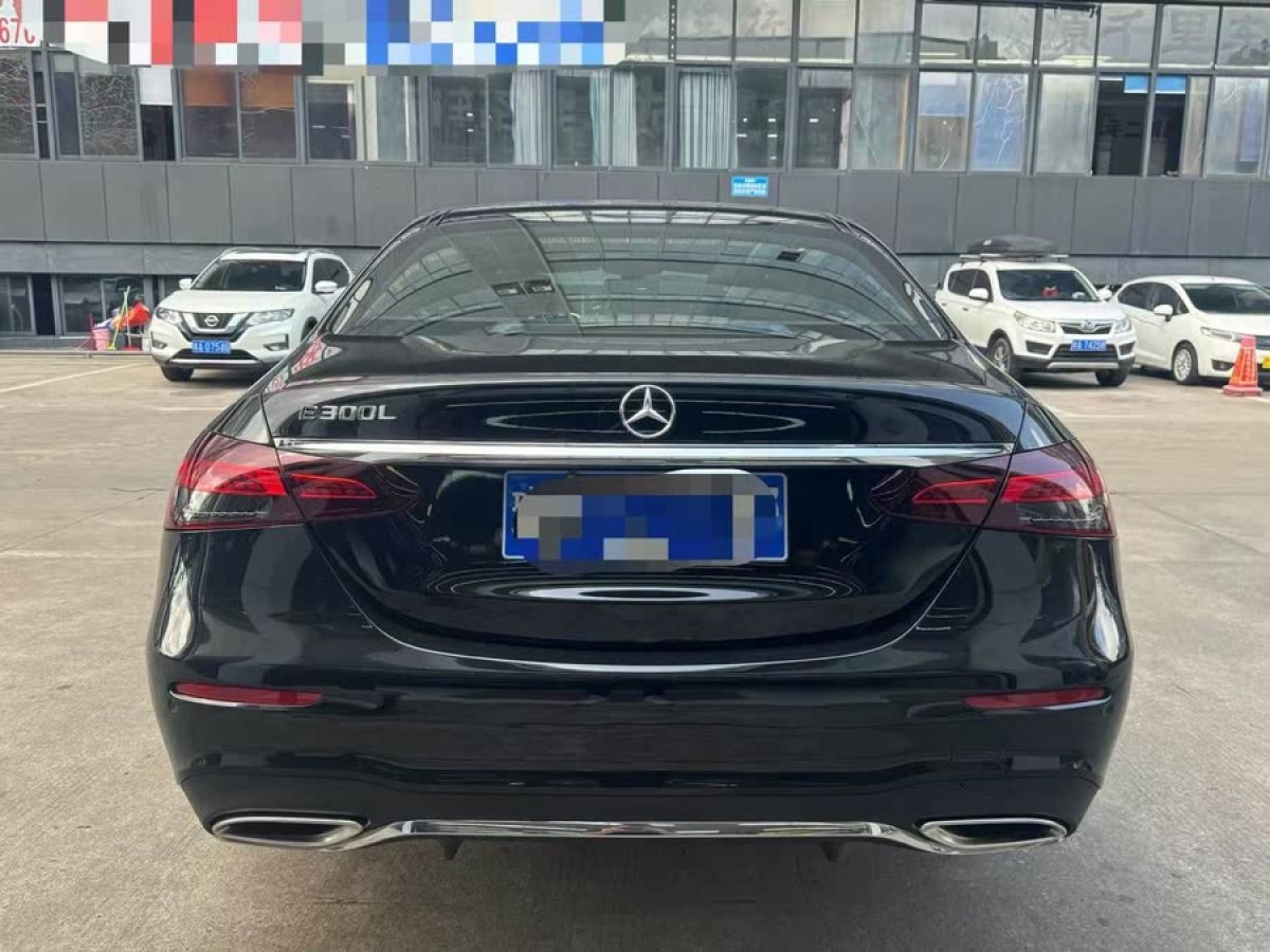 奔馳 奔馳E級  2023款 改款 E 300 L 運動時尚型圖片