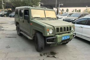 BJ40 北京 2.0T 自動(dòng)四驅(qū)城市獵人版?zhèn)b客型