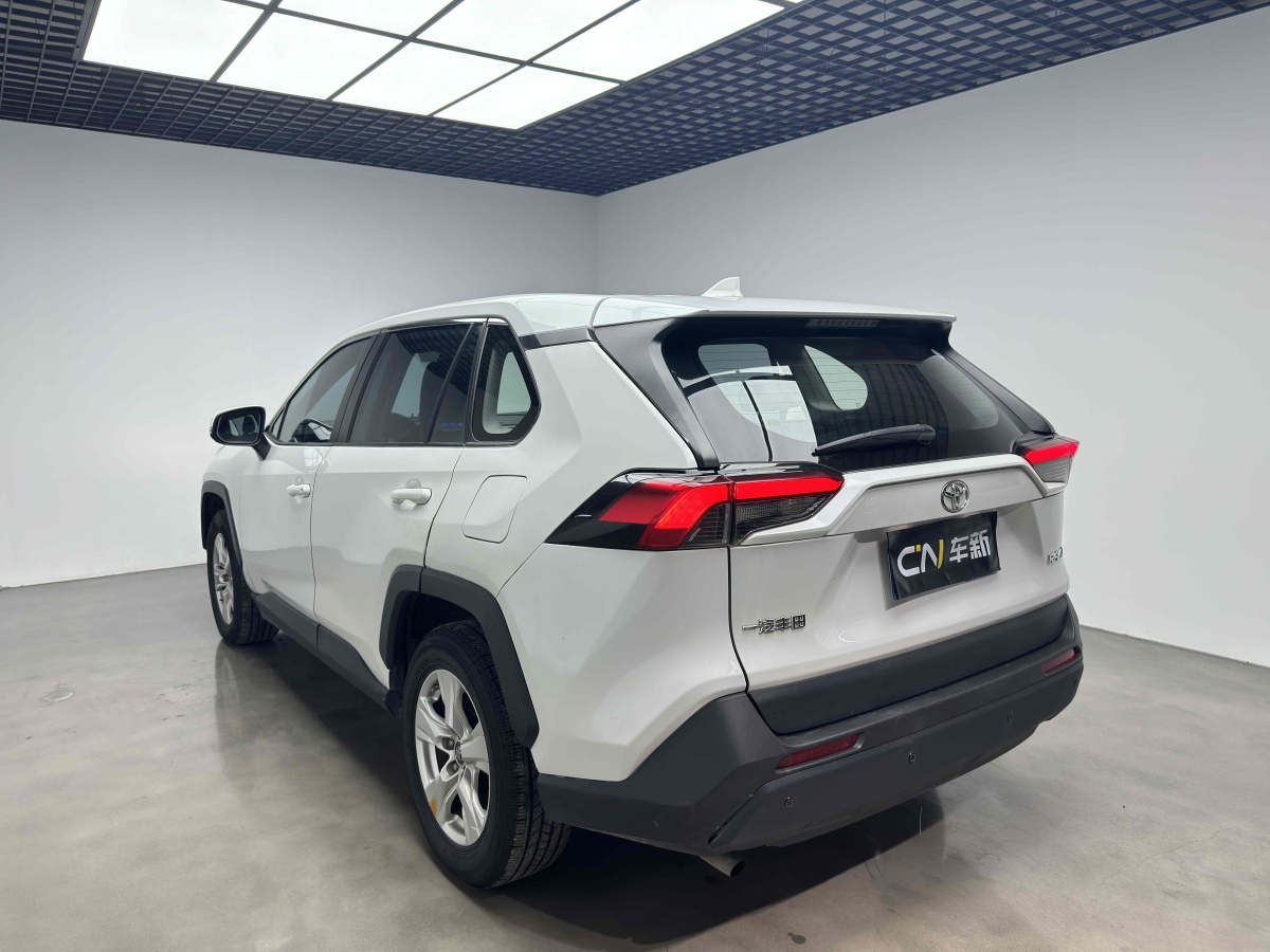 豐田 RAV4  2018款 榮放 2.0L CVT兩驅(qū)都市版圖片