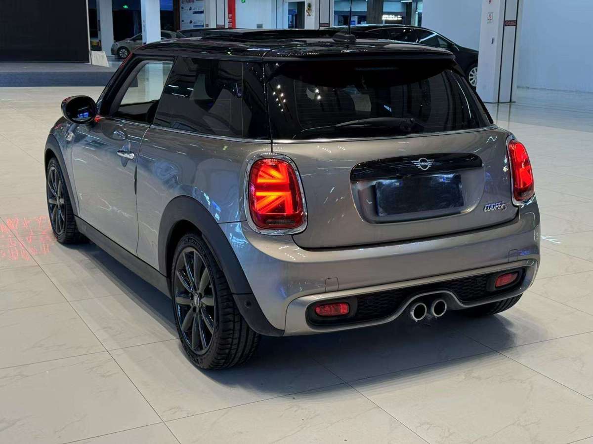 MINI MINI  2020款 2.0T COOPER S 藝術(shù)家 五門版圖片