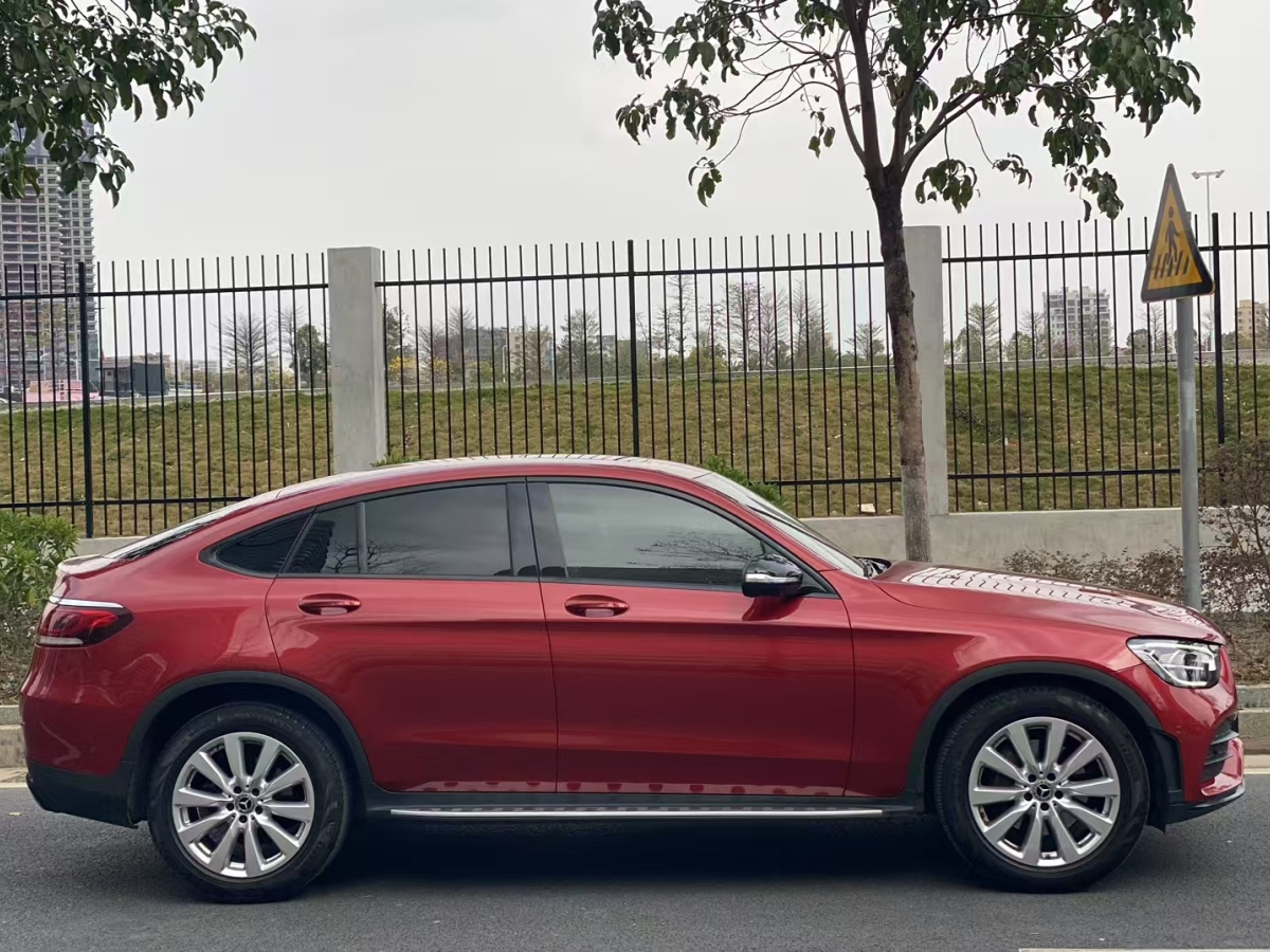 奔馳 奔馳GLC  2022款 改款 GLC 260 4MATIC 轎跑SUV圖片