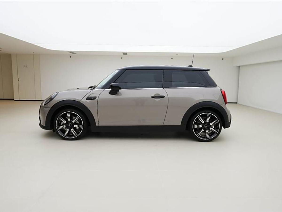 MINI MINI  2022款 改款 2.0T COOPER S 藝術(shù)家圖片