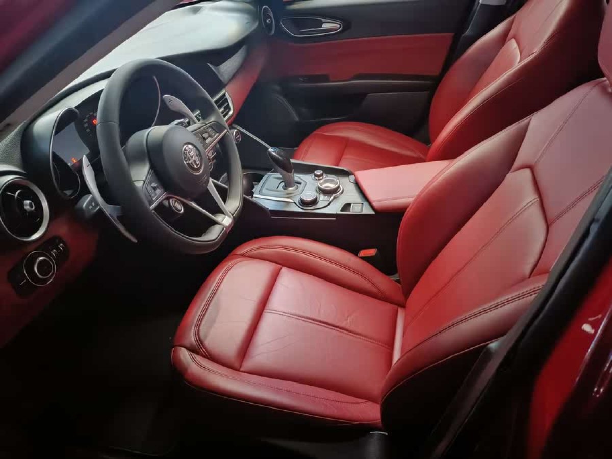 阿爾法·羅密歐 Giulia  2017款 2.0T 280HP 豪華版圖片