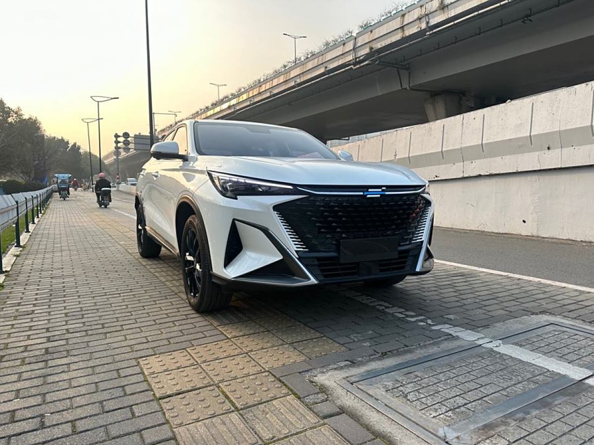 長(zhǎng)安歐尚 長(zhǎng)安歐尚X5 PLUS  2023款 改款 1.5T DCT領(lǐng)航型圖片